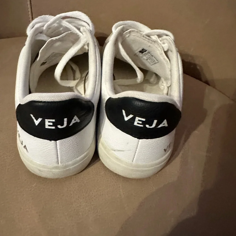 Veja Campo Sneakers, Extra White/Black, Size 40 EU / Womens  9 US - Picture 3 of 4